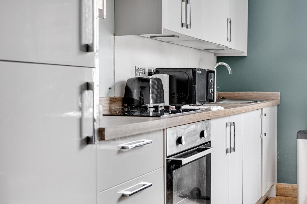 Homely 2 Beds Apt Up To 5 Guests-Wifi By Tent Serviced Apartments Chertsey Εξωτερικό φωτογραφία
