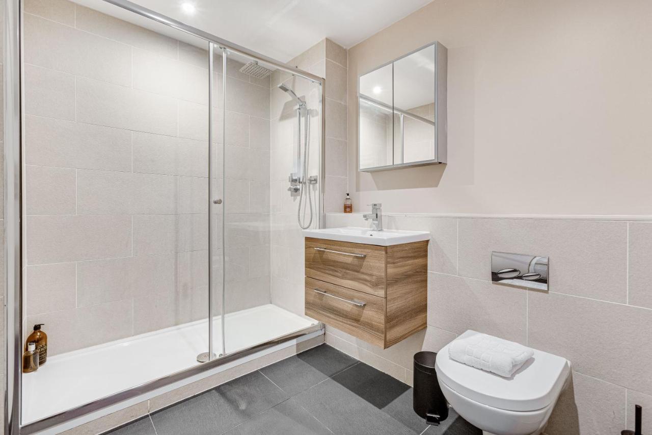 Homely 2 Beds Apt Up To 5 Guests-Wifi By Tent Serviced Apartments Chertsey Εξωτερικό φωτογραφία