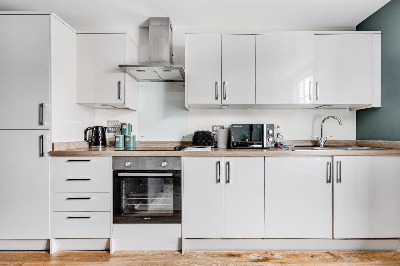 Homely 2 Beds Apt Up To 5 Guests-Wifi By Tent Serviced Apartments Chertsey Εξωτερικό φωτογραφία