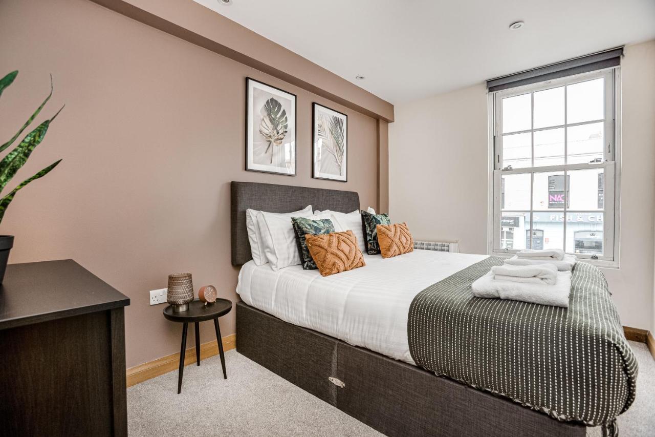 Homely 2 Beds Apt Up To 5 Guests-Wifi By Tent Serviced Apartments Chertsey Εξωτερικό φωτογραφία