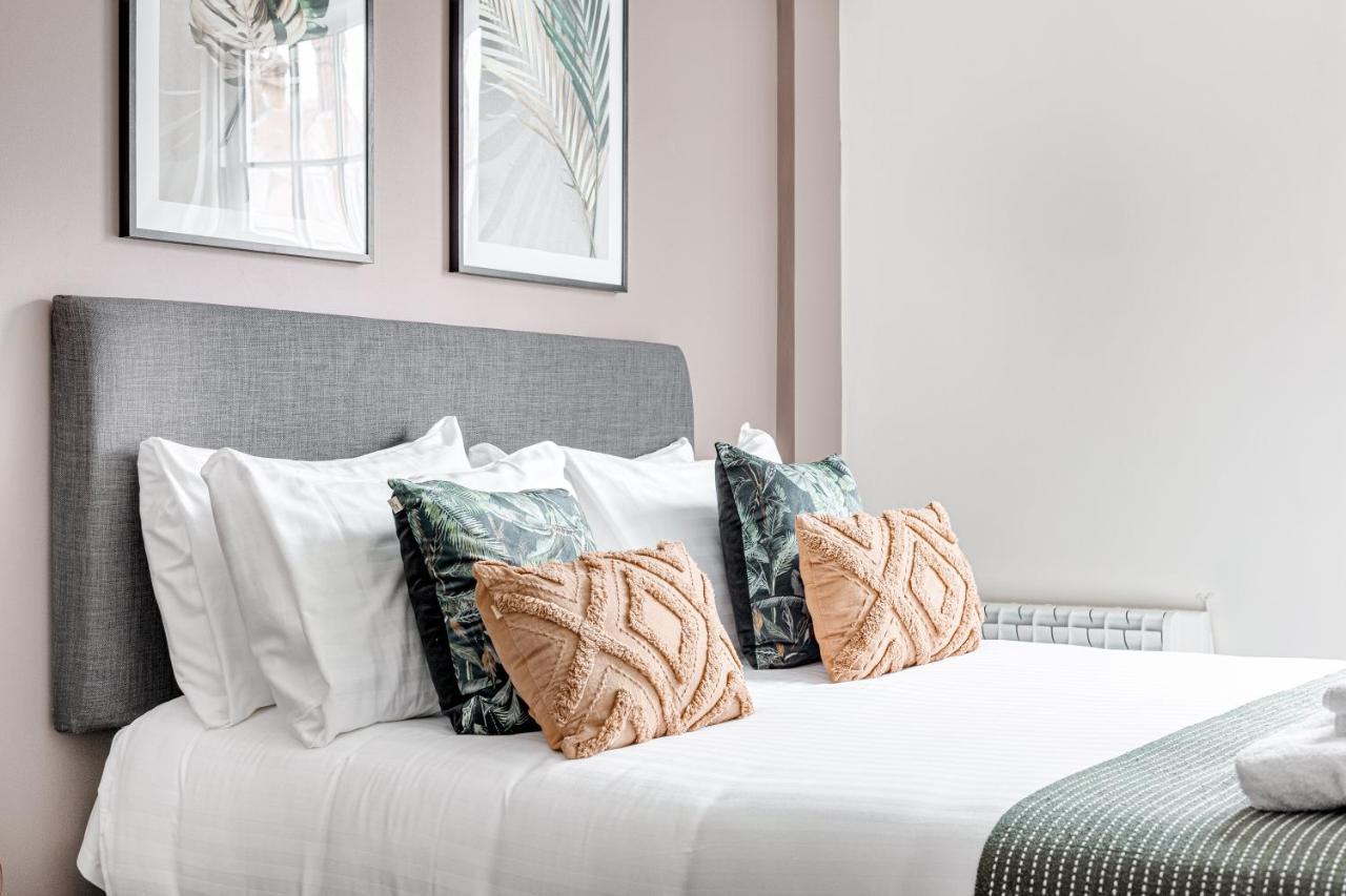 Homely 2 Beds Apt Up To 5 Guests-Wifi By Tent Serviced Apartments Chertsey Εξωτερικό φωτογραφία